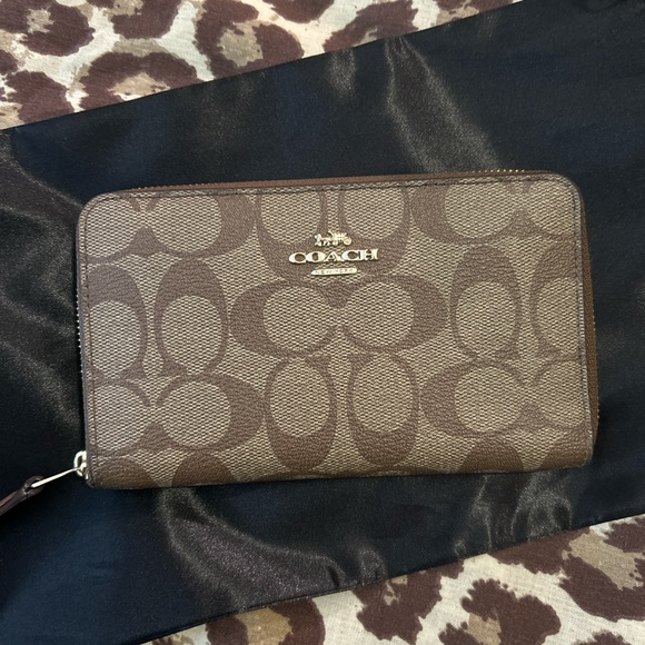 F88913 coach Welcome to